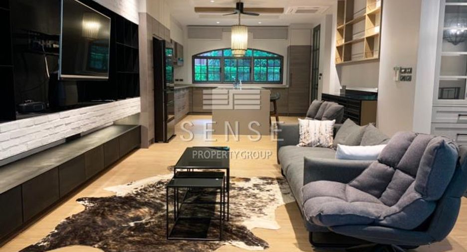 For rent 4 bedrooms townhouse in Khlong Toei, Bangkok