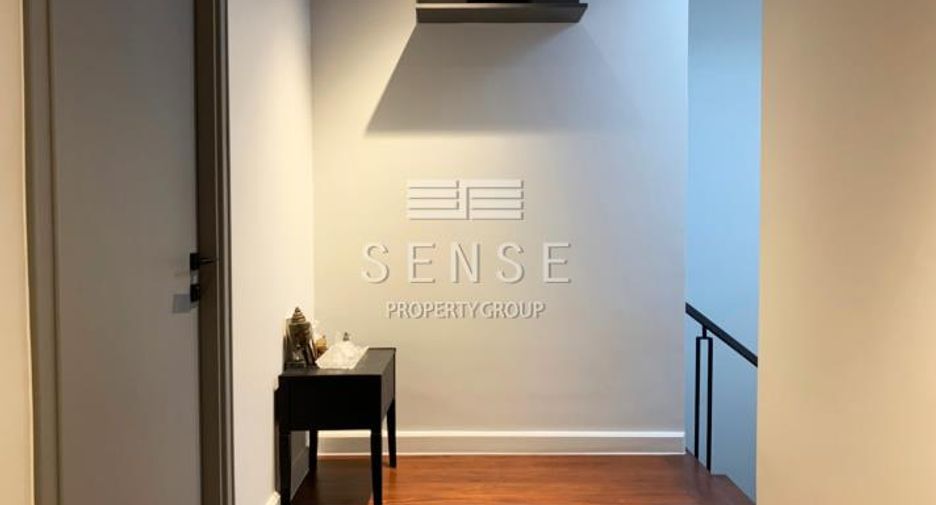 For rent 4 bedrooms townhouse in Khlong Toei, Bangkok