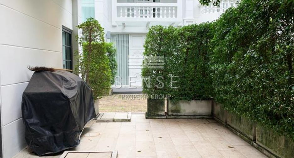 For rent 4 bedrooms townhouse in Khlong Toei, Bangkok