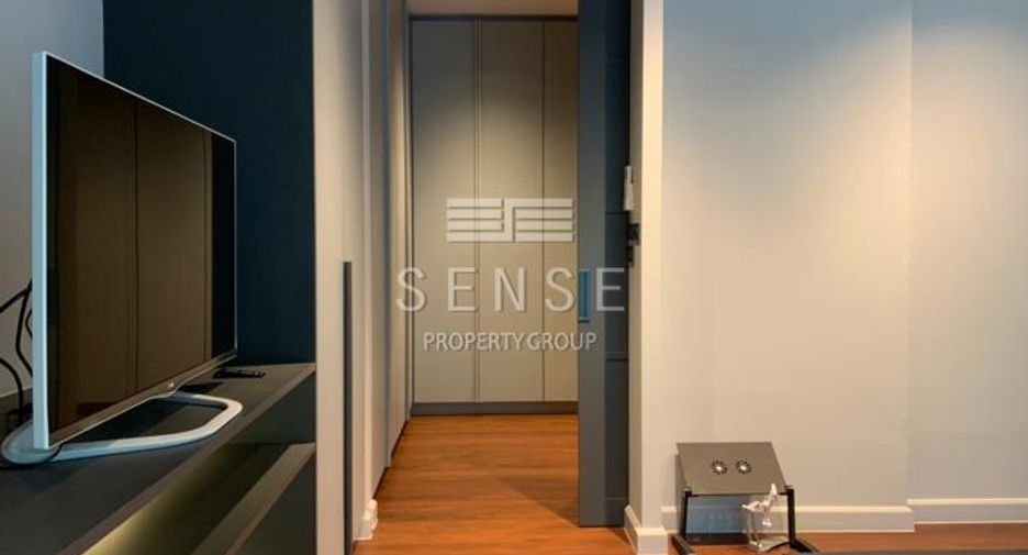 For rent 4 bedrooms townhouse in Khlong Toei, Bangkok