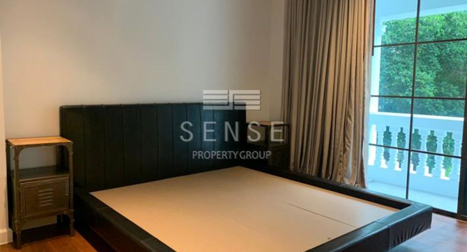 For rent 4 bedrooms townhouse in Khlong Toei, Bangkok