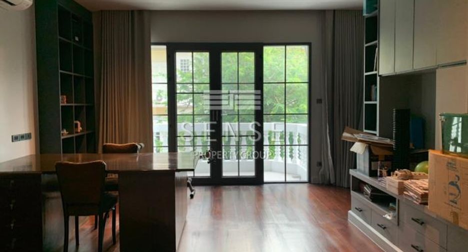 For rent 4 bedrooms townhouse in Khlong Toei, Bangkok