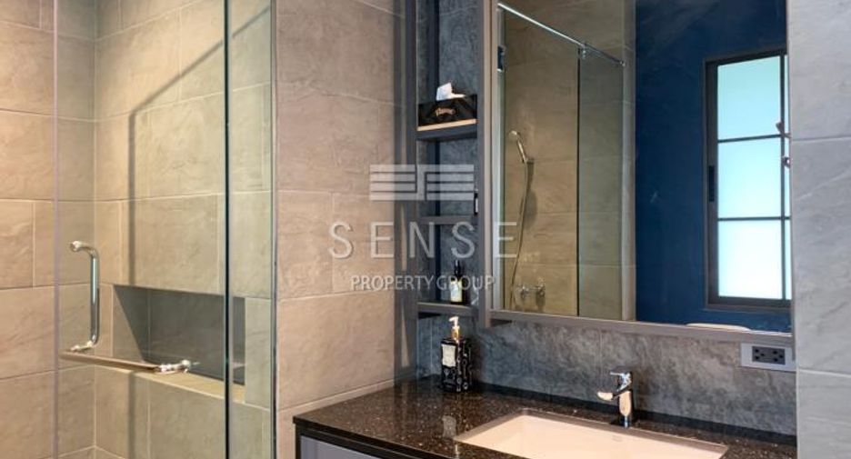 For rent 4 bedrooms townhouse in Khlong Toei, Bangkok