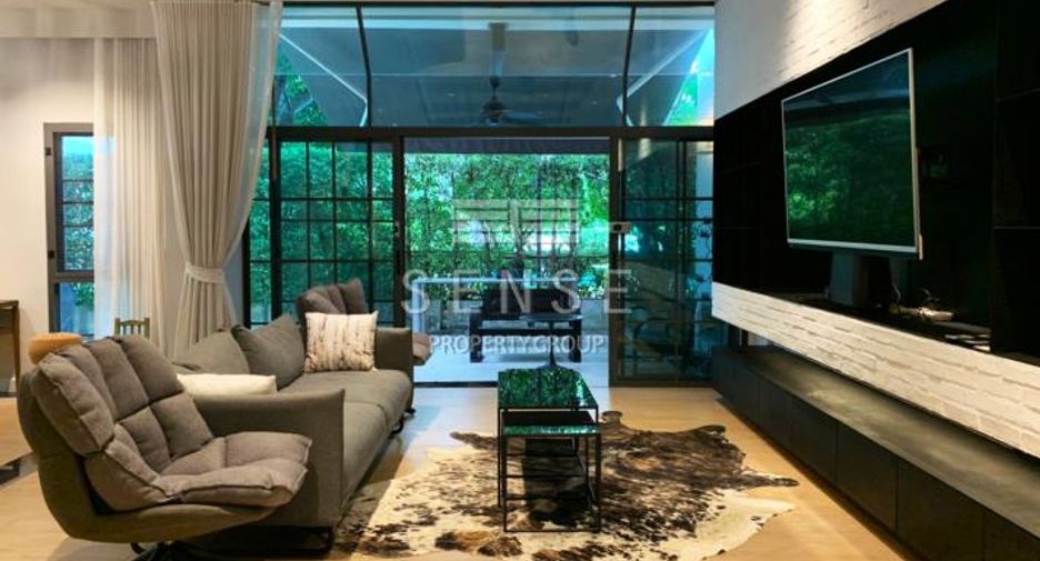 For rent 4 bedrooms townhouse in Khlong Toei, Bangkok