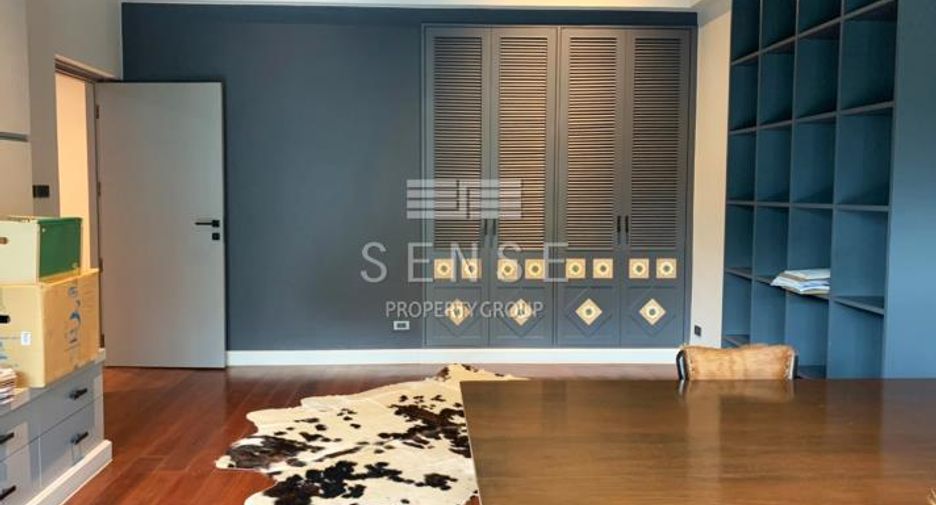For rent 4 bedrooms townhouse in Khlong Toei, Bangkok