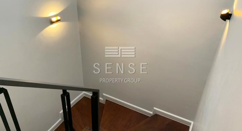 For rent 4 bedrooms townhouse in Khlong Toei, Bangkok