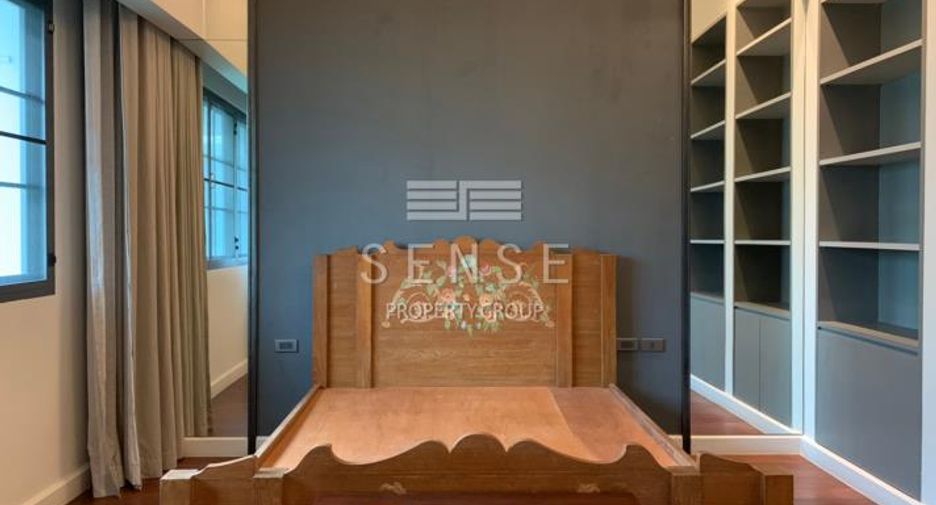 For rent 4 bedrooms townhouse in Khlong Toei, Bangkok