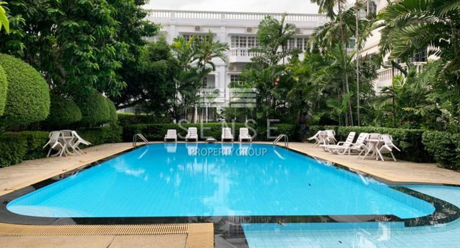 For rent 4 bedrooms townhouse in Khlong Toei, Bangkok