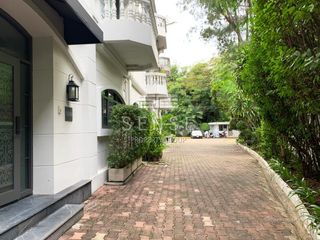 À louer 4 chambres maison de ville à Khlong Toei, Bangkok