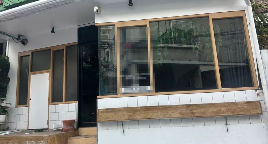 For rent retail Space in Khlong Toei, Bangkok