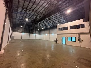 For rent warehouse in Mueang Samut Prakan, Samut Prakan