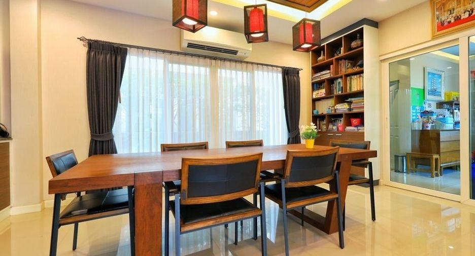 For sale 4 bedrooms house in Bang Khae, Bangkok