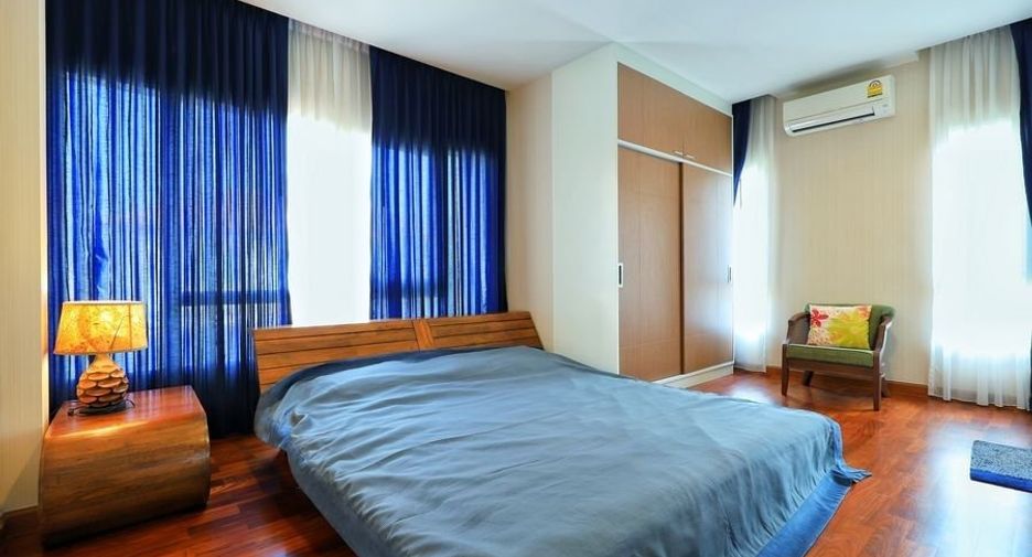 For sale 4 bedrooms house in Bang Khae, Bangkok