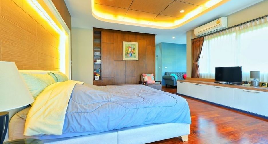 For sale 4 bedrooms house in Bang Khae, Bangkok