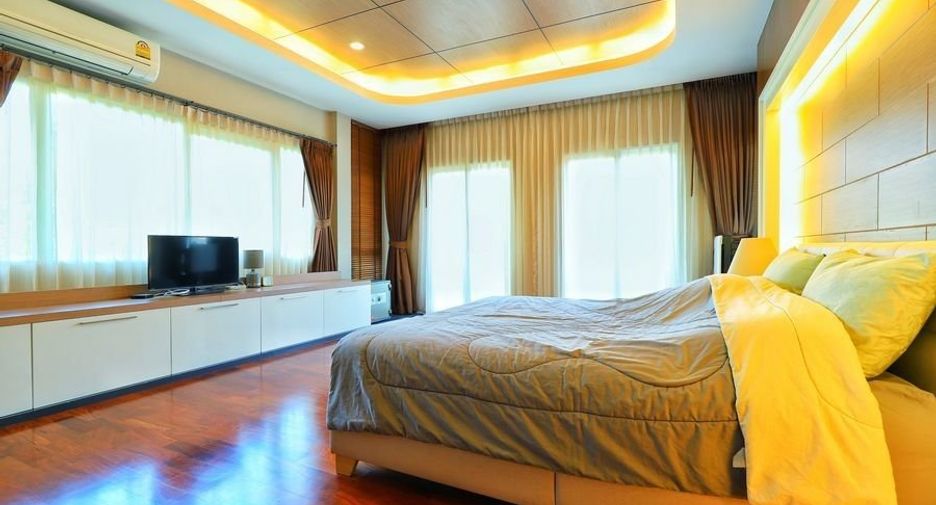 For sale 4 bedrooms house in Bang Khae, Bangkok