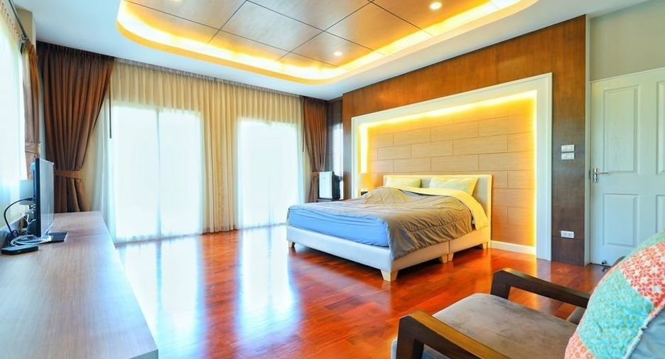 For sale 4 bedrooms house in Bang Khae, Bangkok