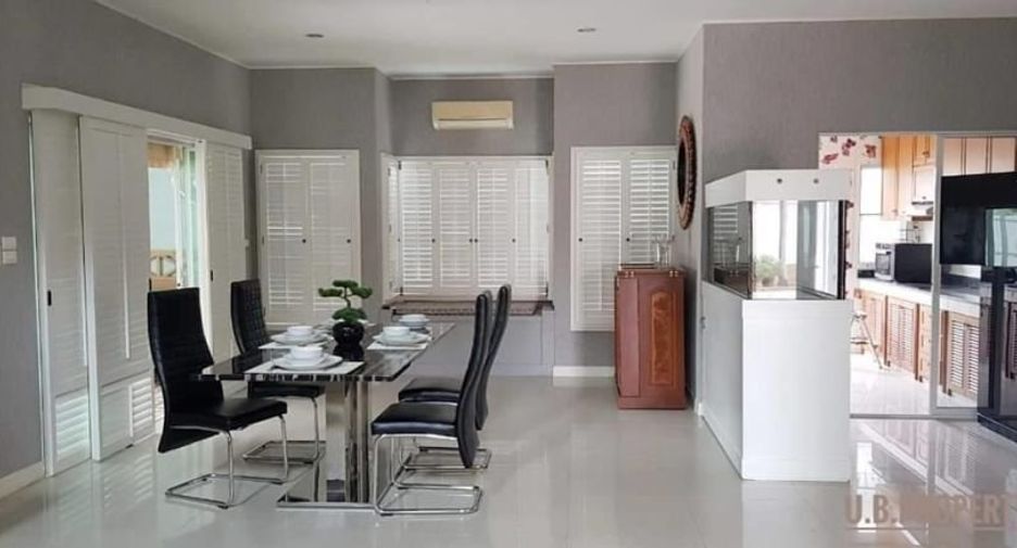 Casa en alquiler y en venta de 4 habitaciones en Si Racha, Chonburi