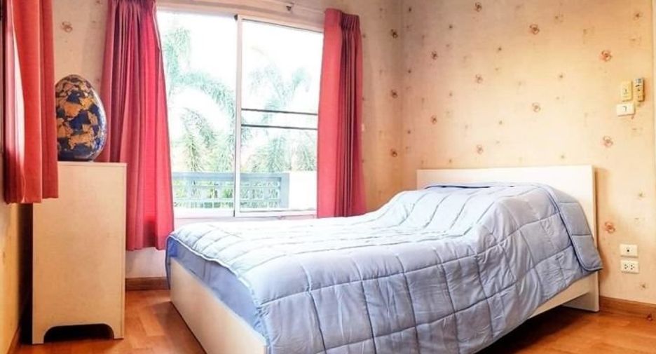 Casa en alquiler y en venta de 4 habitaciones en Si Racha, Chonburi