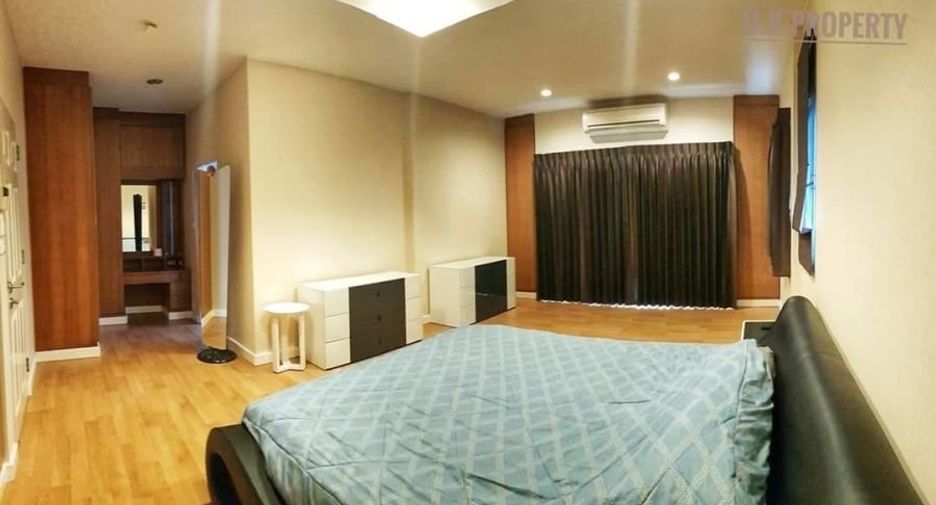 Casa en alquiler y en venta de 4 habitaciones en Si Racha, Chonburi