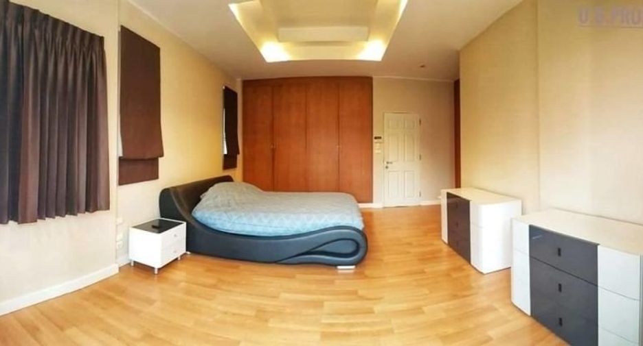 Casa en alquiler y en venta de 4 habitaciones en Si Racha, Chonburi