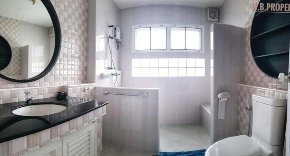 Casa en alquiler y en venta de 4 habitaciones en Si Racha, Chonburi