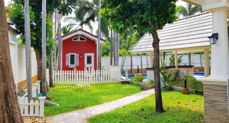 Casa en alquiler y en venta de 4 habitaciones en Si Racha, Chonburi