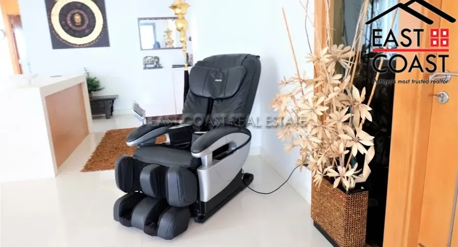 For sale 3 ベッドルーム condo in Bang Lamung, Chonburi