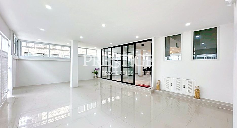 For sale and for rent 4 bedrooms house in Bang Lamung, Chonburi