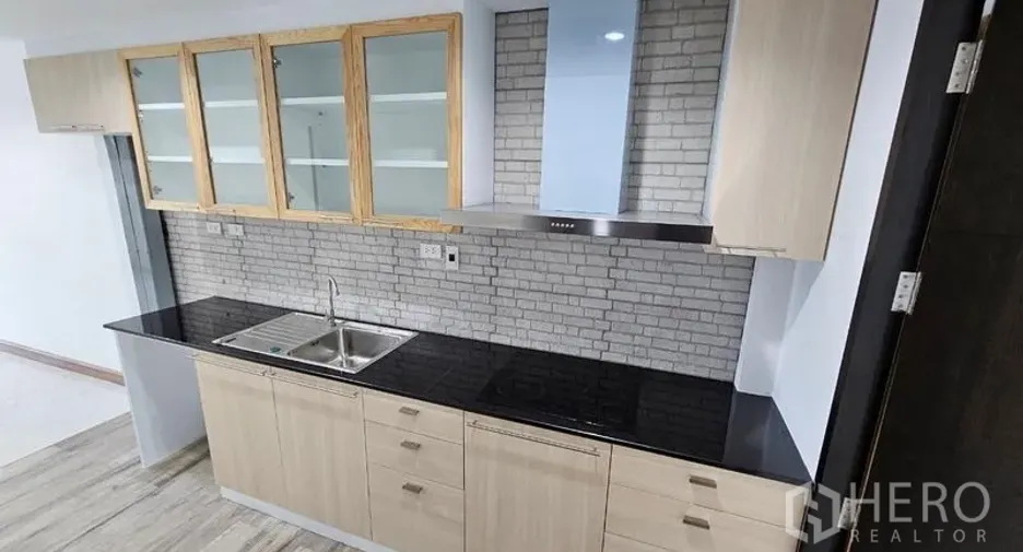 For rent office in Bang Na, Bangkok