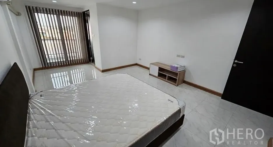 For rent office in Bang Na, Bangkok