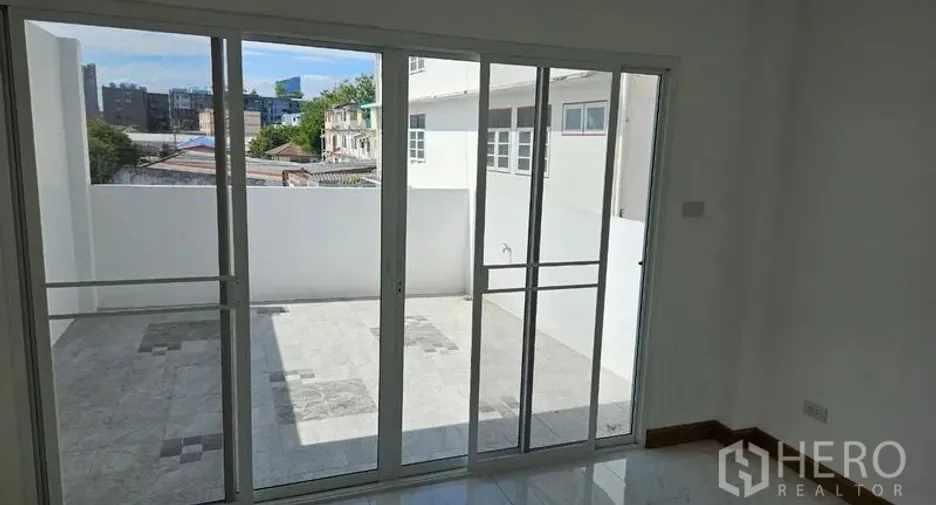 For rent office in Bang Na, Bangkok