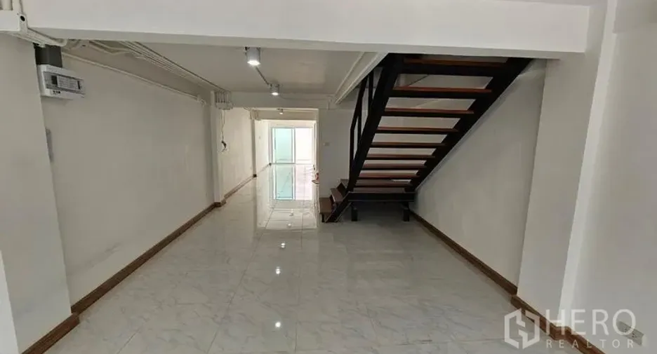 For rent office in Bang Na, Bangkok