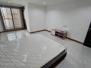 For rent 1 bed office in Bang Na, Bangkok