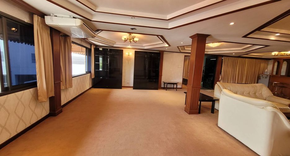 For rent and for sale 10 bed office in Khlong Toei, Bangkok