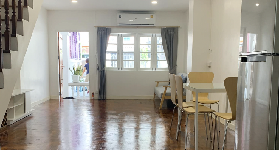 For rent 2 bed townhouse in Khlong Toei, Bangkok