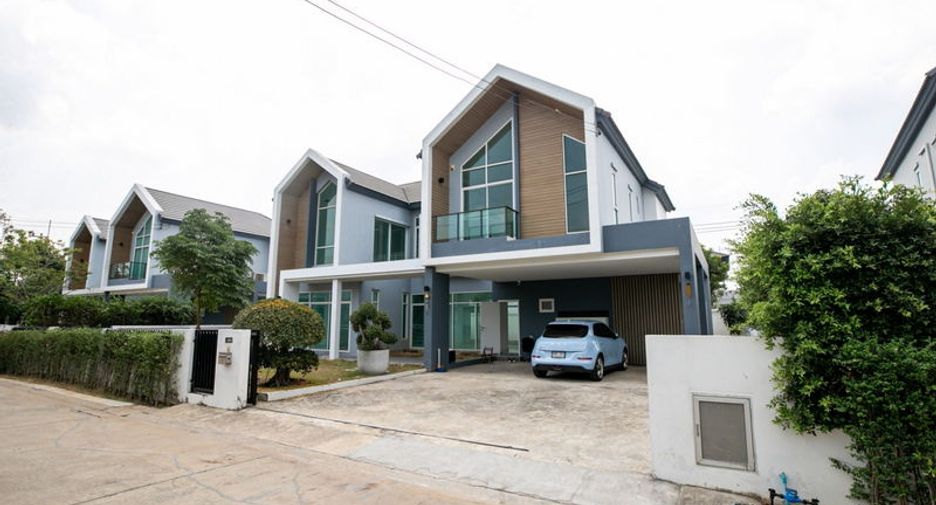 For sale and for rent 4 bed house in Lam Luk Ka, Pathum Thani