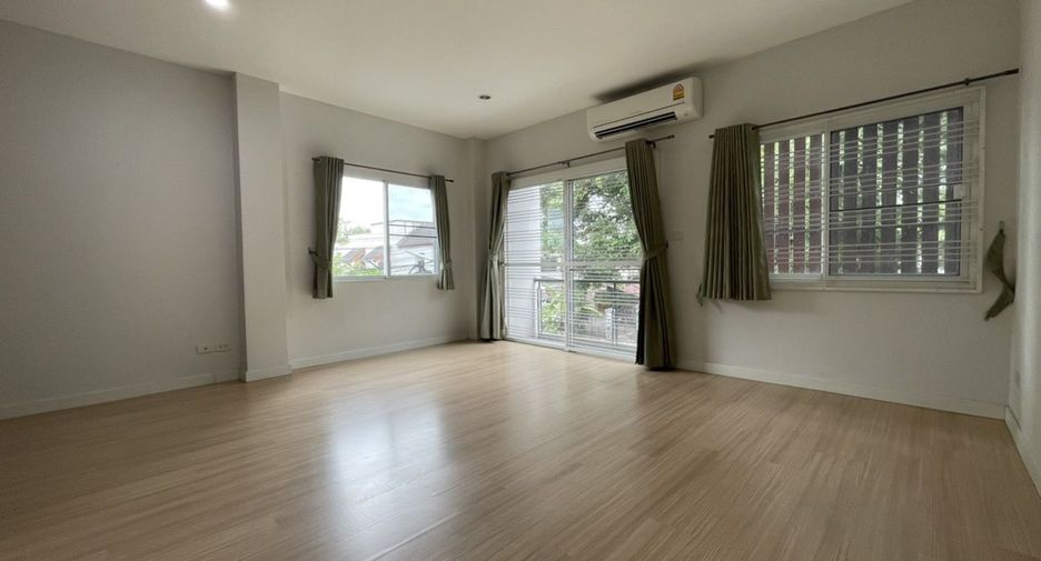For rent 3 Beds townhouse in Mueang Chiang Mai, Chiang Mai