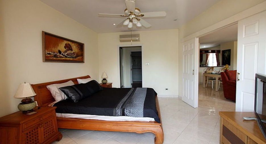 For rent 2 bedrooms condo in Bang Lamung, Chonburi