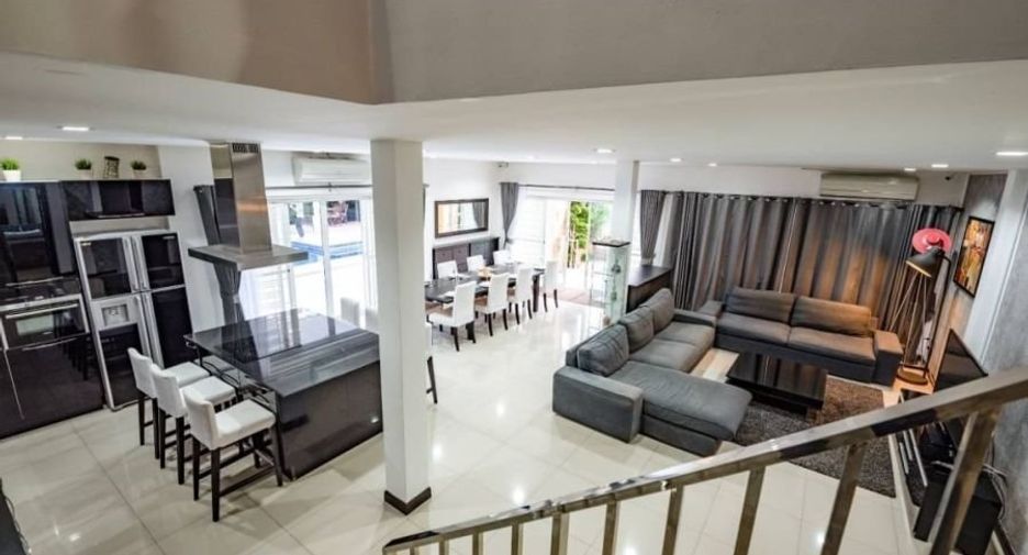 For rent 4 bedrooms house in Bang Lamung, Chonburi
