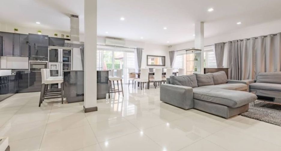 For rent 4 bedrooms house in Bang Lamung, Chonburi