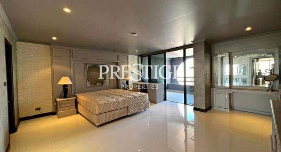 For sale 3 ベッドルーム condo in Bang Lamung, Chonburi