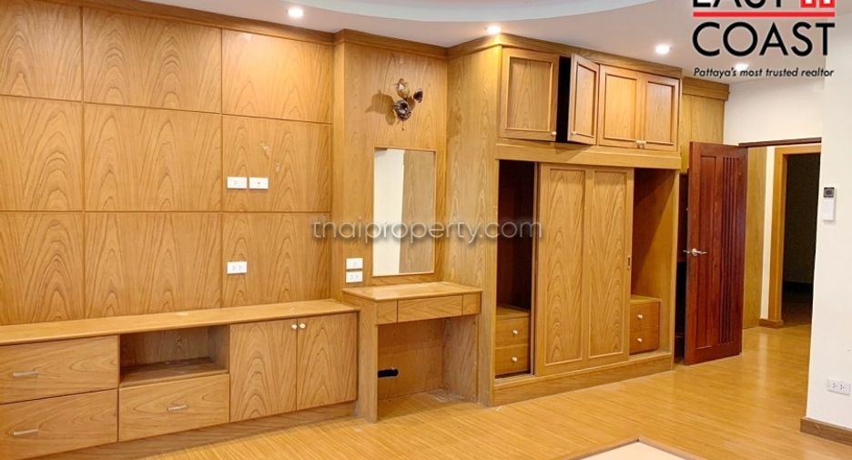 For sale 4 bedrooms house in Bang Lamung, Chonburi