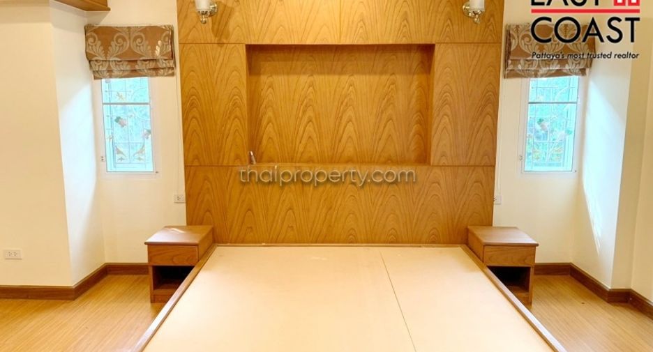 For sale 4 bedrooms house in Bang Lamung, Chonburi