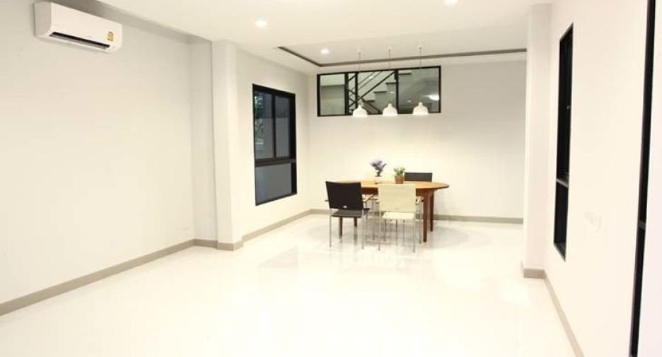 Casa en venta de 4 habitaciones en Thawi Watthana, Bangkok