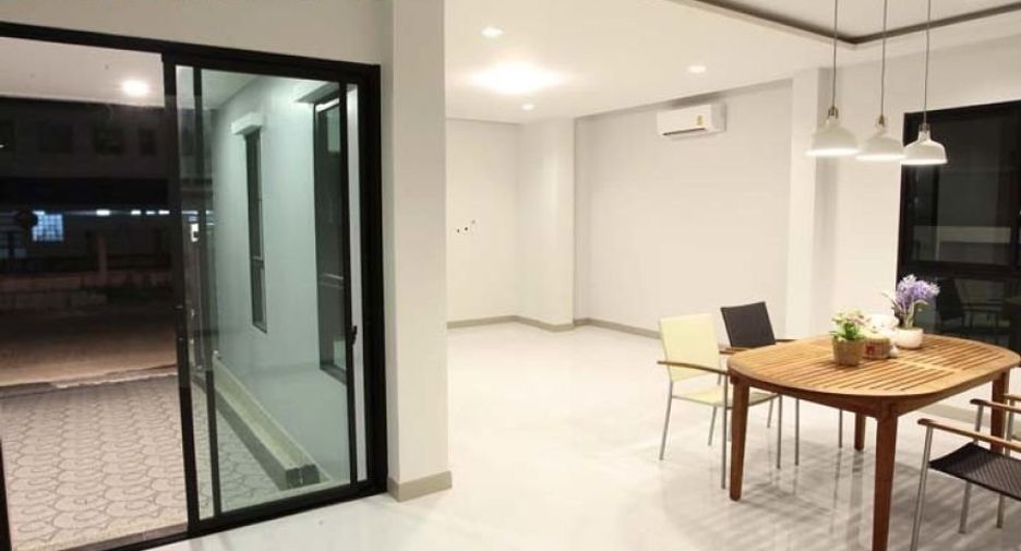 Casa en venta de 4 habitaciones en Thawi Watthana, Bangkok
