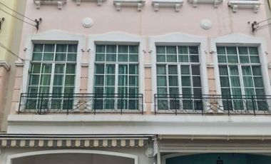 À vendre 3 chambres maison de ville à Prawet, Bangkok