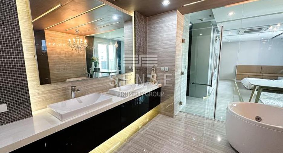 Condo en venta y en alquiler de 3 habitaciones en Khlong Toei, Bangkok