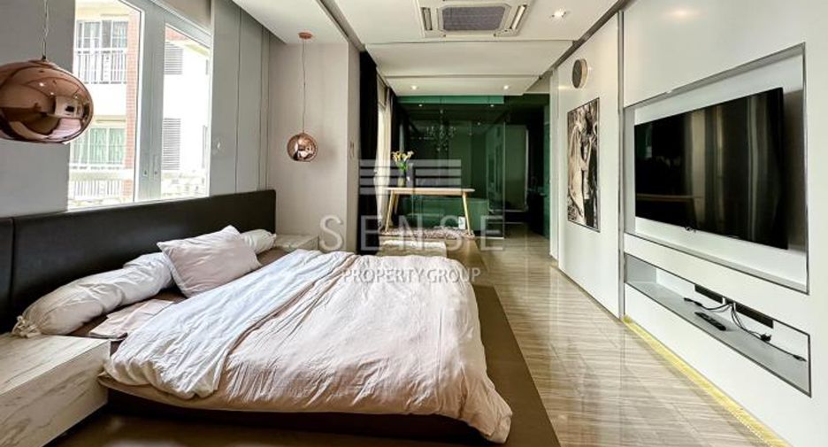 Condo en venta y en alquiler de 3 habitaciones en Khlong Toei, Bangkok