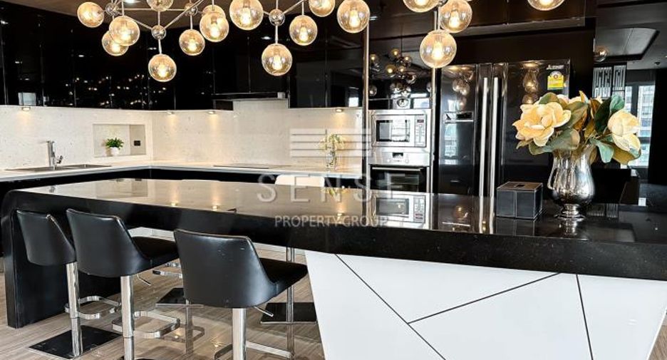 Condo en venta y en alquiler de 3 habitaciones en Khlong Toei, Bangkok