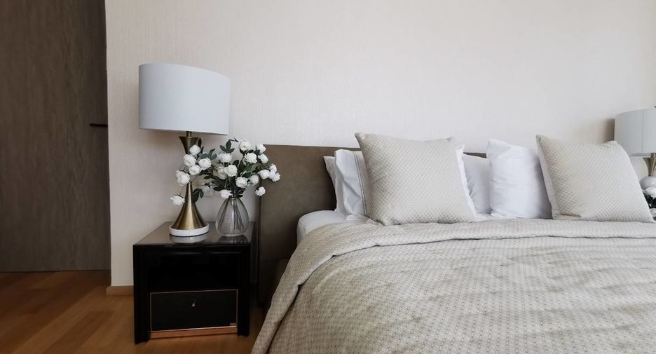 For rent 3 bedrooms condo in Khlong Toei, Bangkok